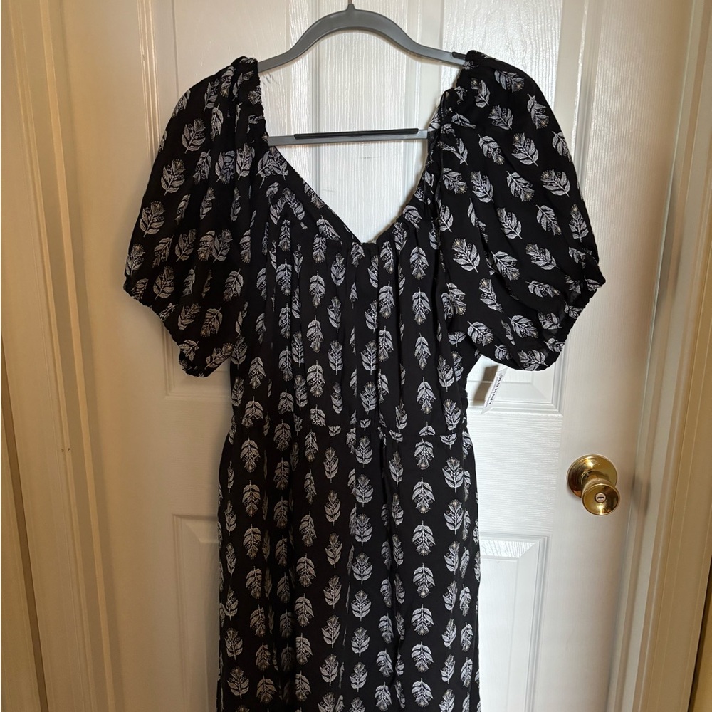 NWT Old Navy Black and White Leaf Dress